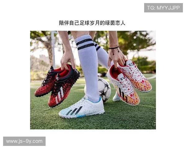 围绕超帅水晶色足球鞋打造炫酷潮流风尚全方位搭配实用升级版指南